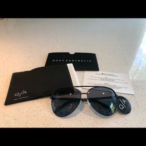 Quay VIVIENNE - BLACK/SMOKE Sunglasses- NWT